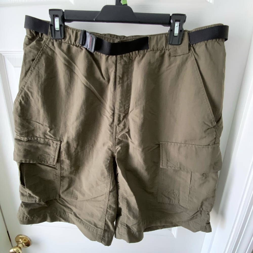 Men’s The North Face Large 100% nylon cargo short